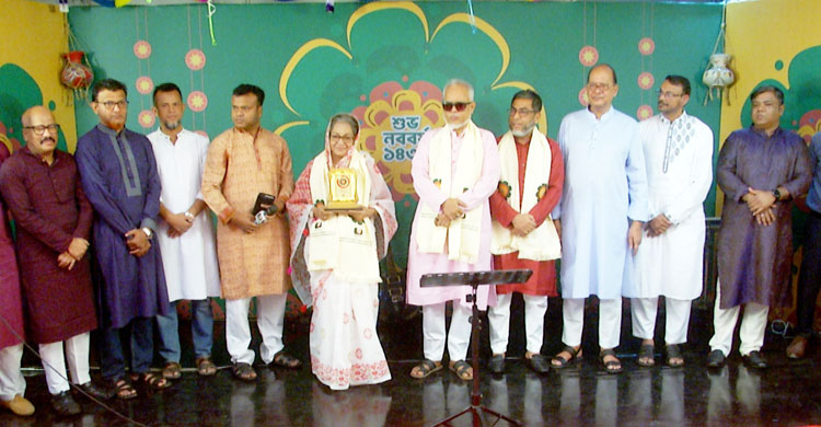 সম্মাননা পেলেন দিলারা জামান