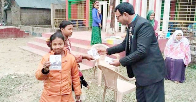 বই উৎসবে নৌকায় ভোট চাইলেন কলেজের অধ্যক্ষ