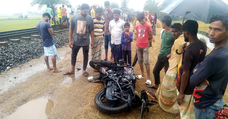 দিনাজপুরে ট্রেনের ধাক্কায় ২ মোটরসাইকেল আরোহী নিহত