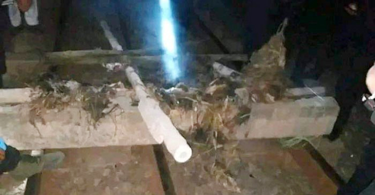 এবার রেল লাইনে স্লিপার তুলে নাশকতার চেষ্টা