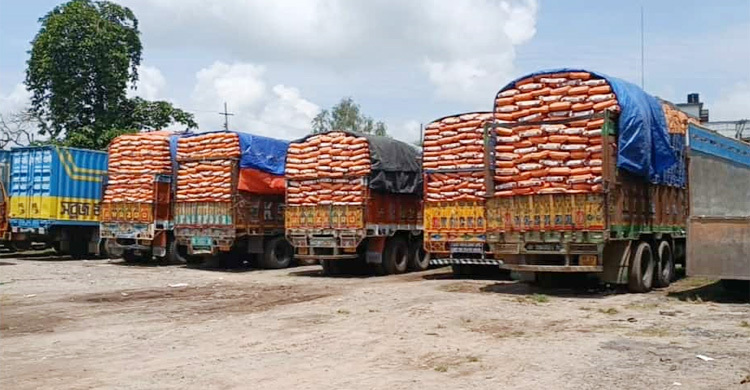 হিলিতে শুল্কমুক্ত আমদানিতে কমছে চালের দাম