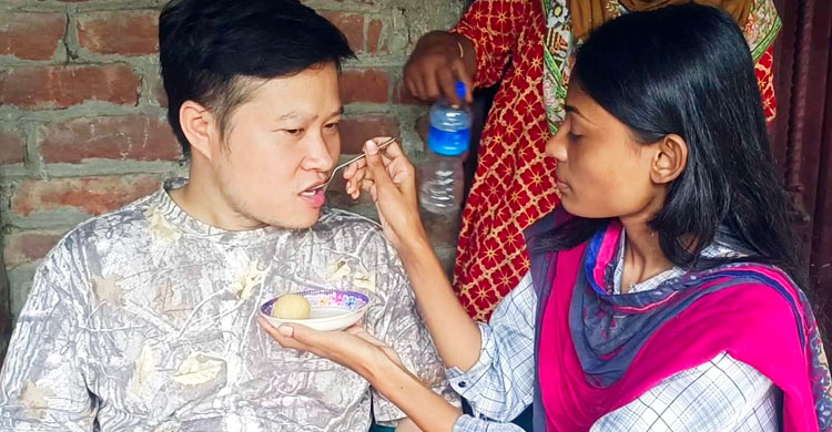 গুগল ট্রান্সলেট ব্যবহার করে প্রেম, বিয়ে করতে দিনাজপুরে চীনা যুবক