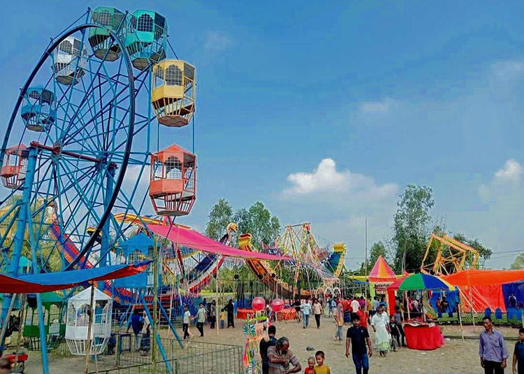 মহিষ-ঘোড়ায় জমে উঠেছে ‘ঢেমঢেমিয়া ‌কালি মেলা’