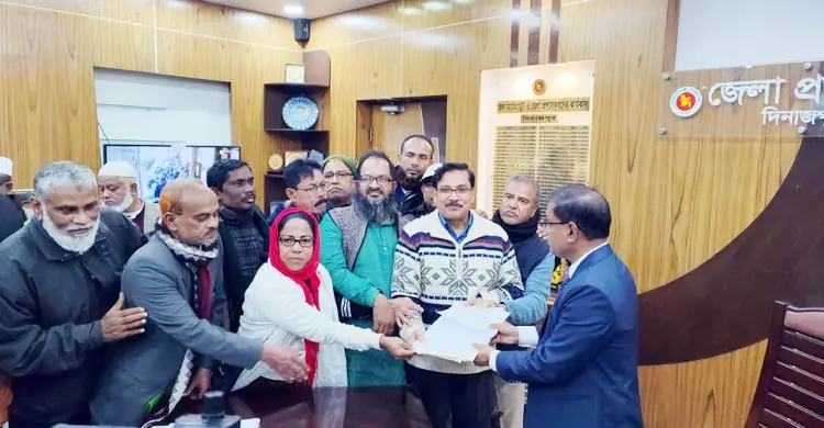 ত্রয়োদশ জাতীয় সংসদ নির্বাচনে অংশ নিতে দিনাজপুরের ৬টি সংসদীয় আসনে বিএনপির চেয়ারপার্সন বেগম খালেদা জিয়াসহ মোট ৪৮ জন প্রার্থী মনোনয়নপত্র জমা দিয়েছেন