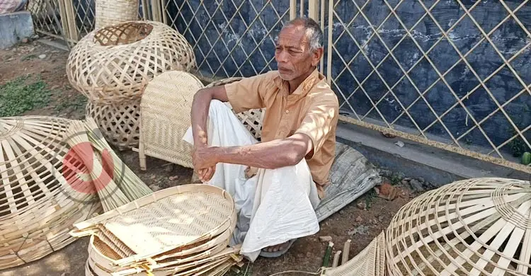 বাঁশ শিল্পে বিষাদের ছায়া