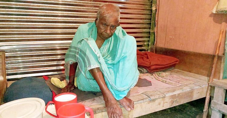 সেদিন বেঁচে ফিরলেও এবার নীরবে বিদায় নিলেন বীরাঙ্গনা ইদু মাস্টারনি