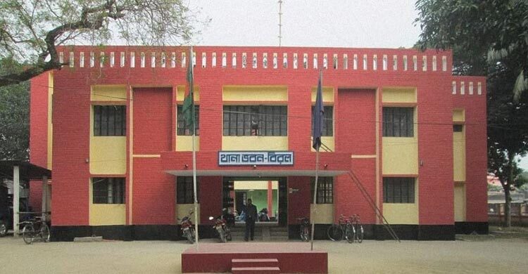 দিনদুপুরে অস্ত্রের মুখে ব্যবসায়ীর ৩৪ লাখ টাকা ছিনতাই