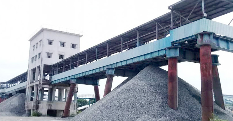 বিস্ফোরক সংকটে মধ্যপাড়া পাথর খনিতে উৎপাদন বন্ধ