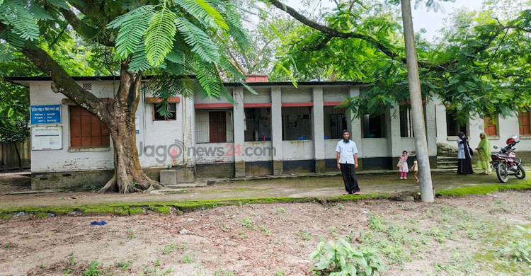 ‘সারাদিন মানুষের ক্ষোভের কথা শুনছি, ওরস্যালাইনও নেই যে দেবো’