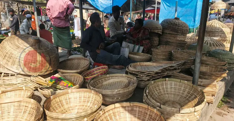 বাঁশ শিল্পে বিষাদের ছায়া