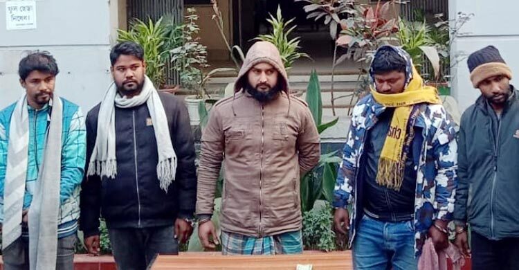 ডিবি পরিচয়ে অপহরণ, স্বেচ্ছাসেবক দল নেতাসহ গ্রেফতার ৫