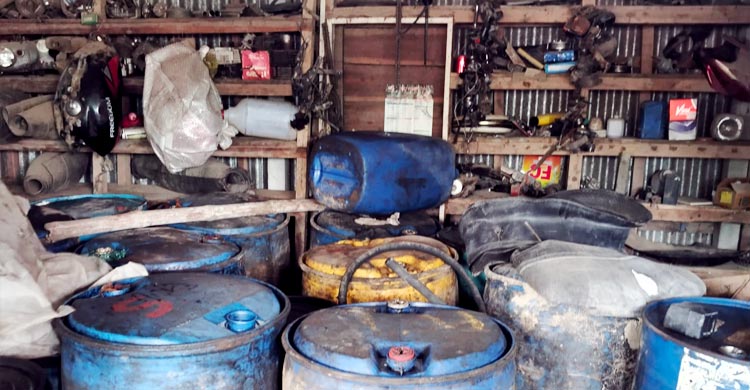 দিনাজপুরে অবৈধভাবে মজুত ১৬৭১ লিটার ডিজেল জব্দ