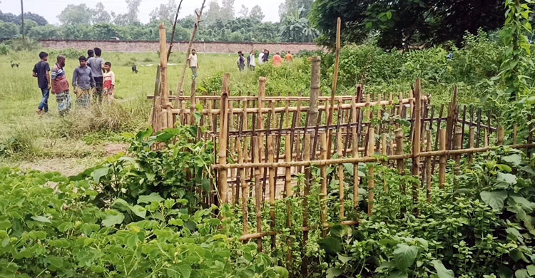 বীরগঞ্জে ৭ কবর থেকে কঙ্কাল চুরি