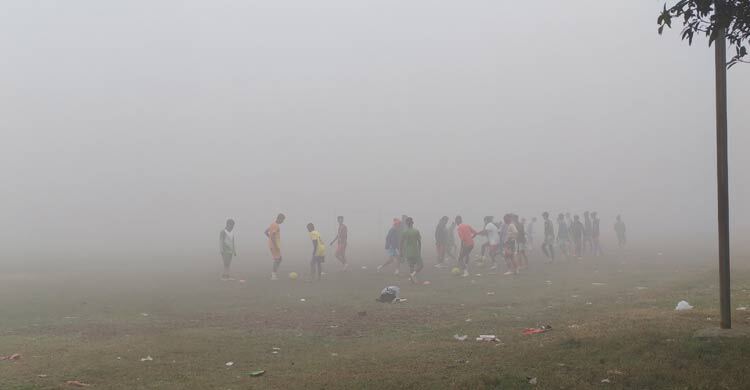 দিনাজপুরে জেঁকে বসেছে হাড়কাঁপানো শীত, বিপর্যস্ত জনজীবন