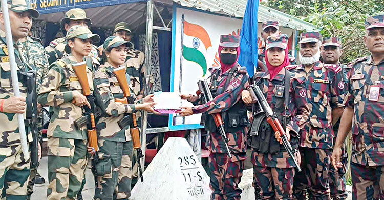 হিলি সীমান্তে বিজিবি-বিএসএফের মিষ্টি বিনিময়