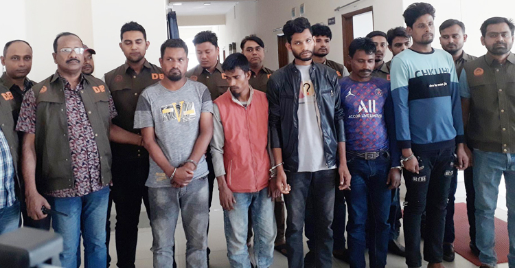 দিনাজপুরে ডাকাতির প্রস্তুতিকালে ৫ যুবক গ্রেফতার