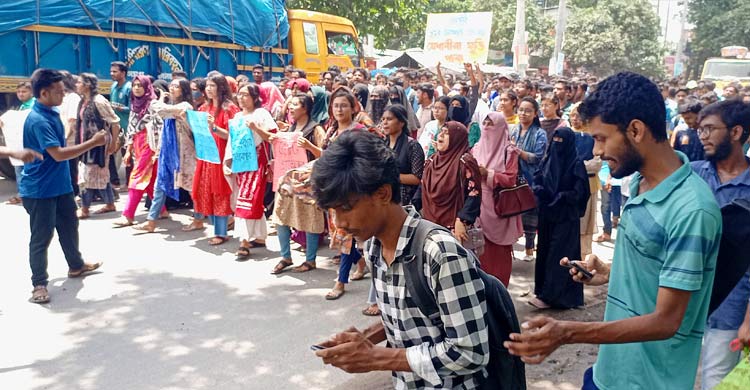 হাবিপ্রবির সামনে শিক্ষার্থীদের দুই ঘণ্টা মহাসড়ক অবরোধ