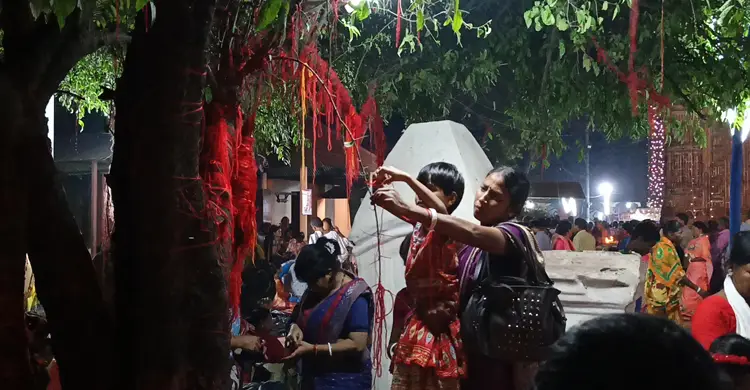 দেশি-বিদেশি পুণ্যার্থীর পদচারণায় মুখর কান্তজীউ মন্দির