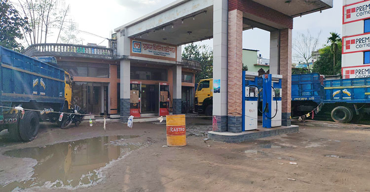 দিনাজপুরে জ্বালানি তেলের জন্য ছোটাছুটি