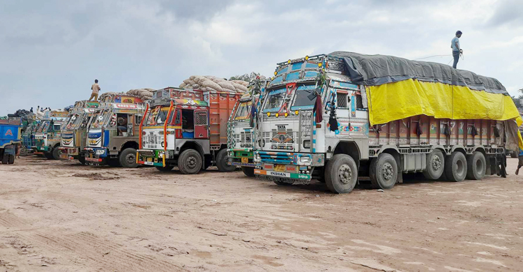 হিলি স্থলবন্দরে আমদানি-রপ্তানি বন্ধ