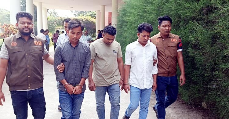 ২০১৮ সাল থেকে প্রশ্নফাঁস চক্রের সঙ্গে জড়িয়ে পড়েন তারা