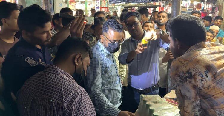 রং মিশিয়ে মথ ডালকে মুগডাল বলে বিক্রি, ৪ লাখ টাকা জরিমানা