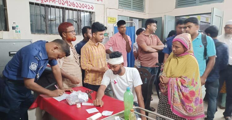 হিলিতে বিকাশ কর্মীকে ছুরিকাঘাত করে টাকা ছিনতাই