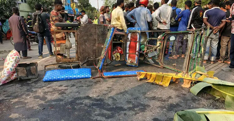 4 of a family perish in minibus-autorickshaw collision in Dinajpur