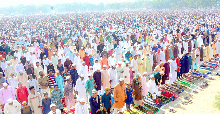 এশিয়ার বৃহৎ ঈদগাহে একসঙ্গে ৬ লাখ মুসল্লির নামাজ আদায়