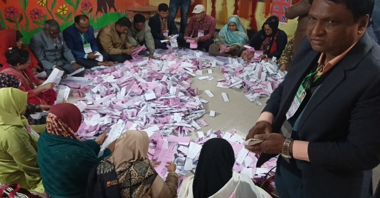 দিনাজপুরে সুষ্ঠু ভোটগ্রহণ শেষে শুরু হয়েছে গণনা