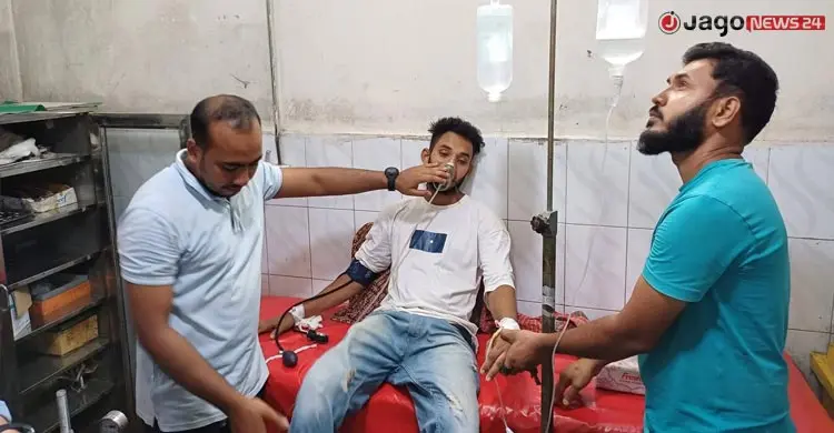 সাপে কাটা চিকিৎসায় দৃষ্টান্ত গড়লো বোচাগঞ্জ হাসপাতাল