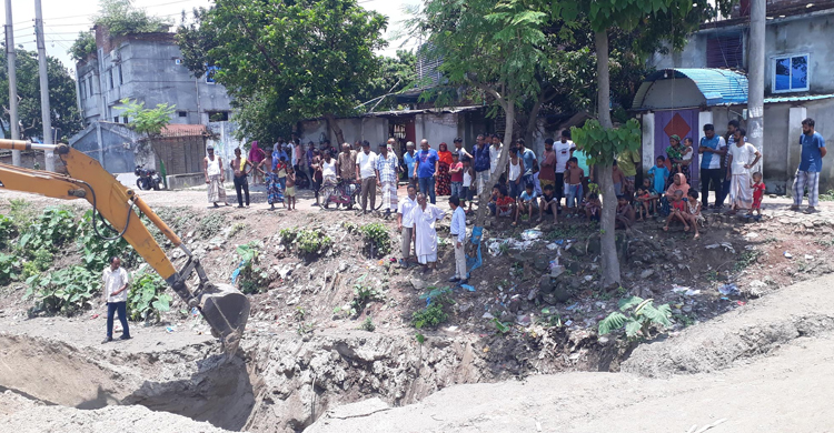 কথা রাখলেন প্যানেল মেয়র, সেই ড্রেনের খনন কাজ শুরু