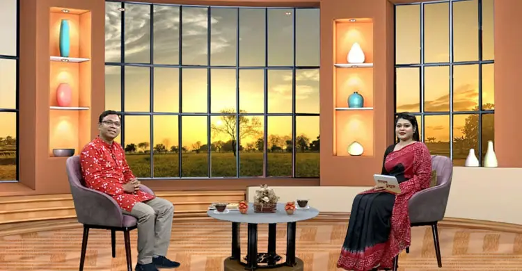 ‘চায়ের চুমুকে’ অনুষ্ঠানে দীপংকর দীপক   