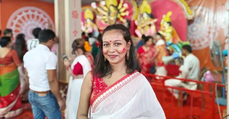 বদলে যাচ্ছে দুর্গাপূজার অভিজ্ঞতা, সম্প্রীতির ছবিও কি বদলাচ্ছে?