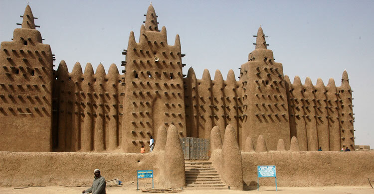 পৃথিবীর সবচেয়ে উঁচু কাঁচা ইটের মসজিদ