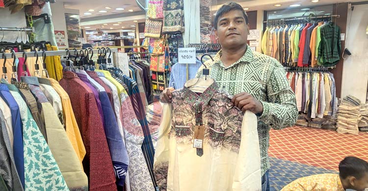 টেরিবাজারে জমজমাট কেনাবেচা, গভীর রাত পর্যন্ত ক্রেতাদের ভিড়