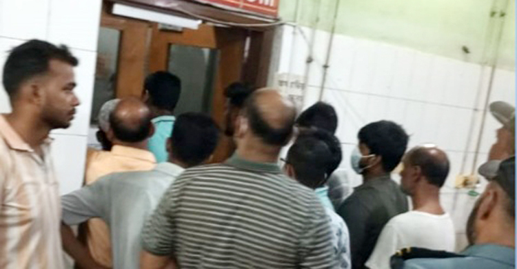 ঢামেকে দালালচক্রের দুই গ্রুপে সংঘর্ষ, আহত ৭