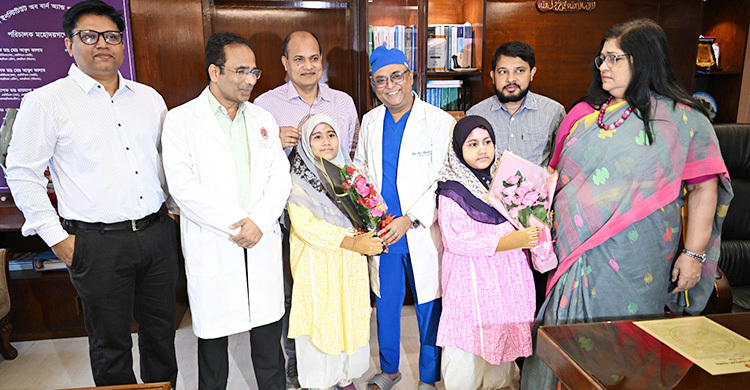 মাইলস্টোন দুর্ঘটনা: সাড়ে তিন মাস চিকিৎসা শেষে বাড়ি ফিরলো যমজ দুই শিশু