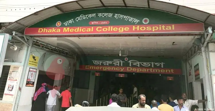 স্টাফ বাস থেকে নেমে পার হচ্ছিলেন রাস্তা, ওই বাসের চাপায় গেলো প্রাণ