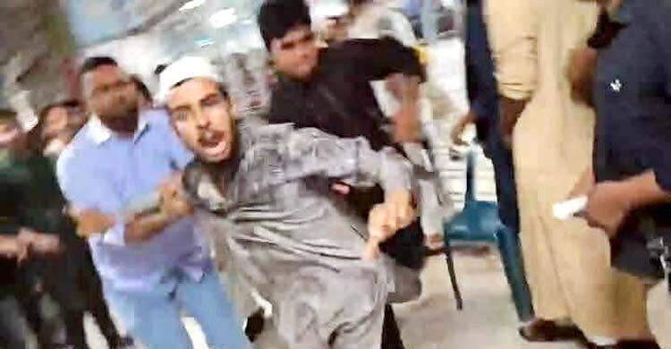 ঢাকা মেডিকেলে সংবাদ সংগ্রহে গিয়ে হামলার শিকার গণমাধ্যমকর্মী