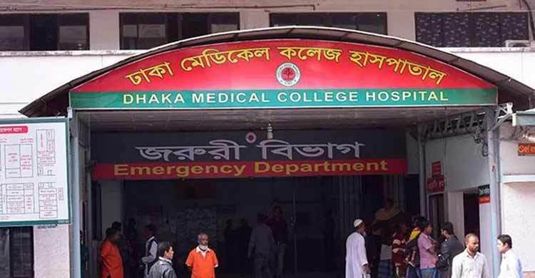 ঢামেক পুলিশ বক্সের পাশে পড়ে ছিল বৃদ্ধের মরদেহ