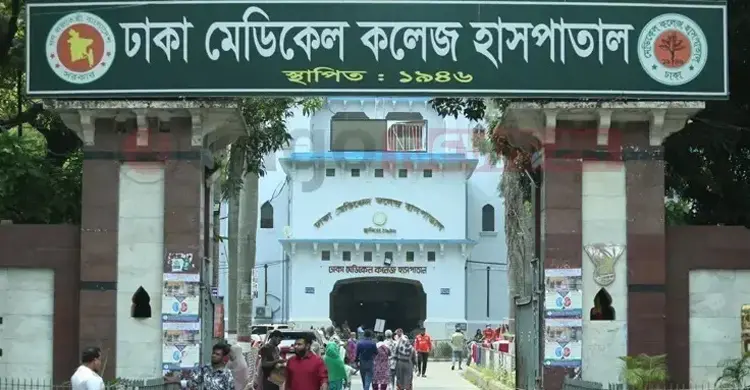 বিছানায় অস্বাভাবিক অবস্থায় পড়েছিল চিকিৎসকের মরদেহ