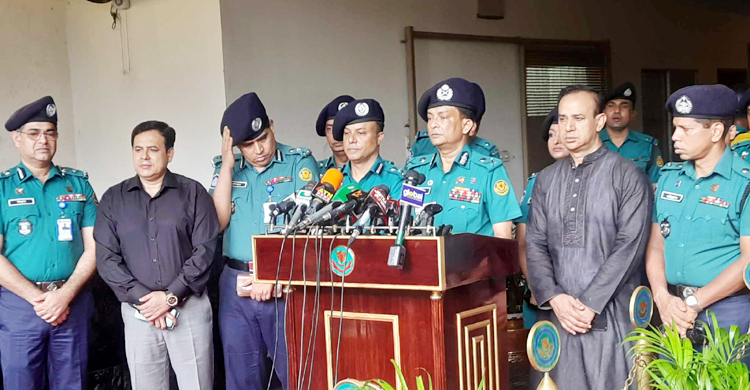 রাতের ঢাকা বেছে নেয় ছিনতাইকারীরা: ডিএমপি কমিশনার