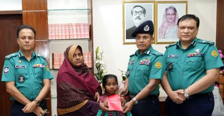 ৭২ ঘণ্টার মধ্যে পেনশনের টাকা পেলেন স্ত্রী রুমা আক্তার