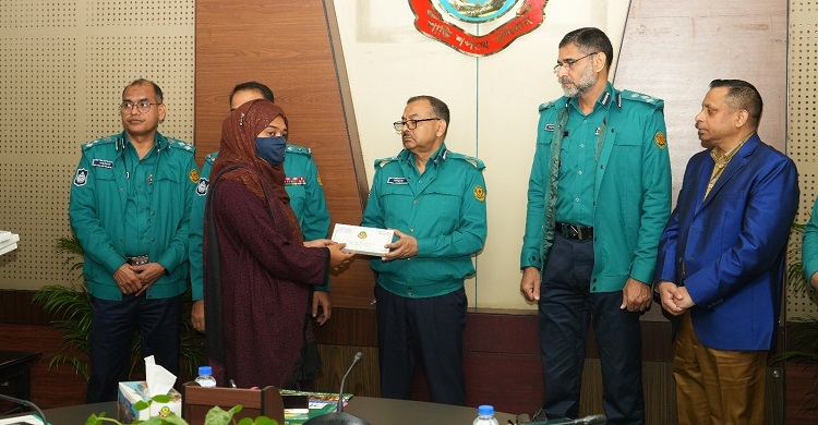 ১৫৯ পুলিশ সদস্যকে আর্থিক অনুদান দিলো ডিএমপি
