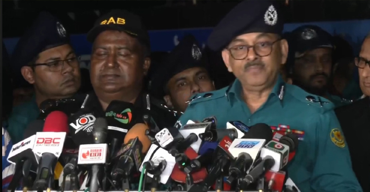 ছিনতাইয়ের বিরুদ্ধে সবাই প্রতিরোধ গড়ে তুলি: ডিএমপি কমিশনার