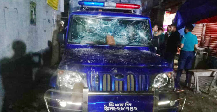 পুলিশ সদস্যকে কোপানোর মামলায় ৬ আসামি কারাগারে