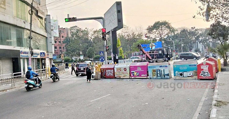 মোড় বন্ধ করে ইউটার্ন চালু, ঢাকার সড়কে ফিরছে গতি