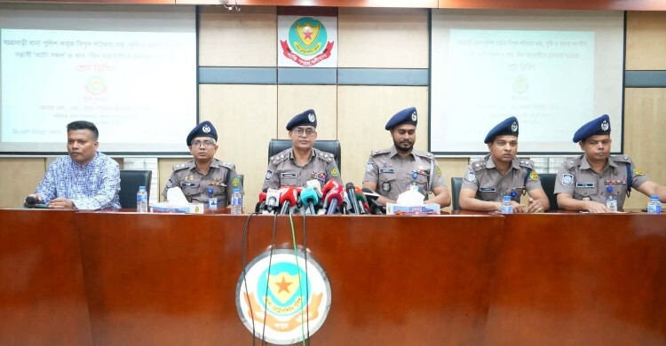 আওয়ামী লীগের প্রতিষ্ঠাবার্ষিকী ঘিরে ঢাকায় সতর্ক অবস্থানে পুলিশ