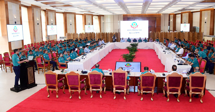 কোনো অপরাধী যেন ছাড় না পায়, কঠোরভাবে দমন করতে হবে